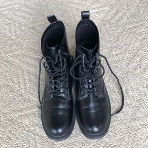 🔥Charles Albert women’s boots. worn once . Sz 11